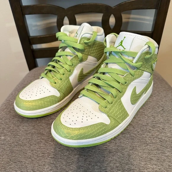 Air Jordan 1 Mid SE Green Python 2022 Womens Size 7 - Picture 3 of 11